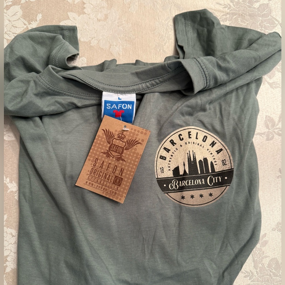 NWT Barcelona City Graphic T-Shirt